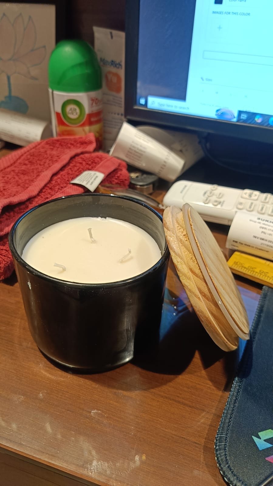 Black Glass Scented Candle With Wooden Lid